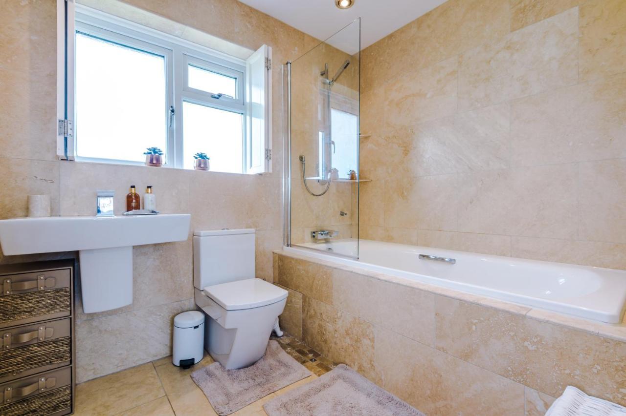 "Woodlands" By Greenstay Serviced Accommodation - Luxury 3 Bed Cottage In North Wales With Stunning Countryside Views & Parking - Close To Glan Clwyd Hospital - The Perfect Choice For Contractors, Business Travellers, Families And Groups Bodelwyddan Exteriér fotografie