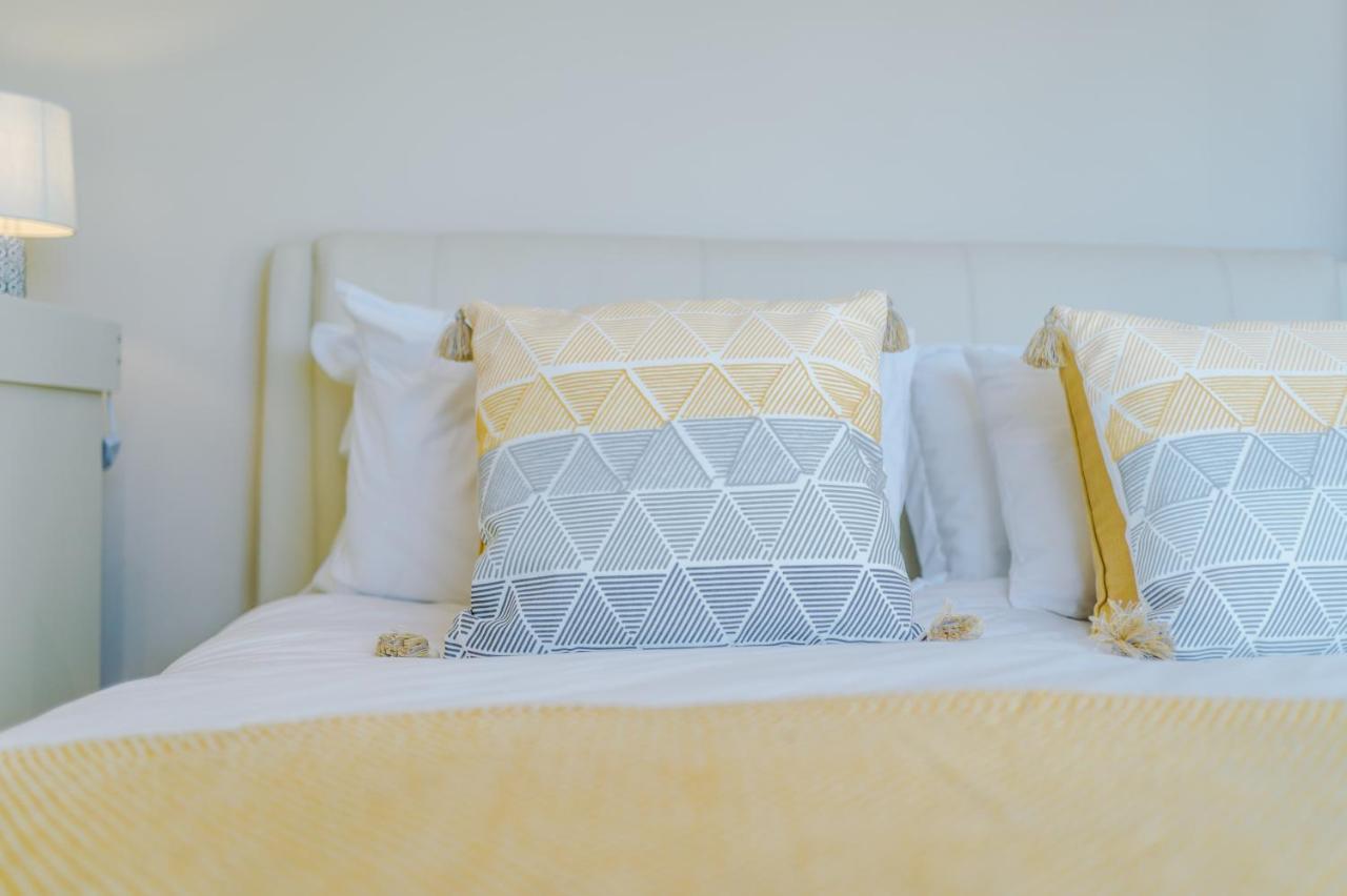 "Woodlands" By Greenstay Serviced Accommodation - Luxury 3 Bed Cottage In North Wales With Stunning Countryside Views & Parking - Close To Glan Clwyd Hospital - The Perfect Choice For Contractors, Business Travellers, Families And Groups Bodelwyddan Exteriér fotografie