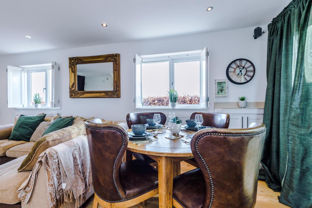 "Woodlands" By Greenstay Serviced Accommodation - Luxury 3 Bed Cottage In North Wales With Stunning Countryside Views & Parking - Close To Glan Clwyd Hospital - The Perfect Choice For Contractors, Business Travellers, Families And Groups Bodelwyddan Exteriér fotografie
