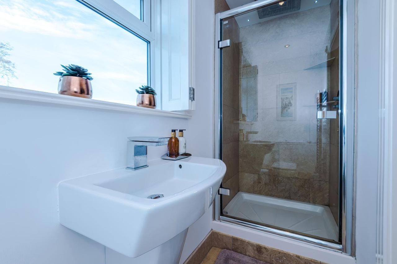 "Woodlands" By Greenstay Serviced Accommodation - Luxury 3 Bed Cottage In North Wales With Stunning Countryside Views & Parking - Close To Glan Clwyd Hospital - The Perfect Choice For Contractors, Business Travellers, Families And Groups Bodelwyddan Exteriér fotografie