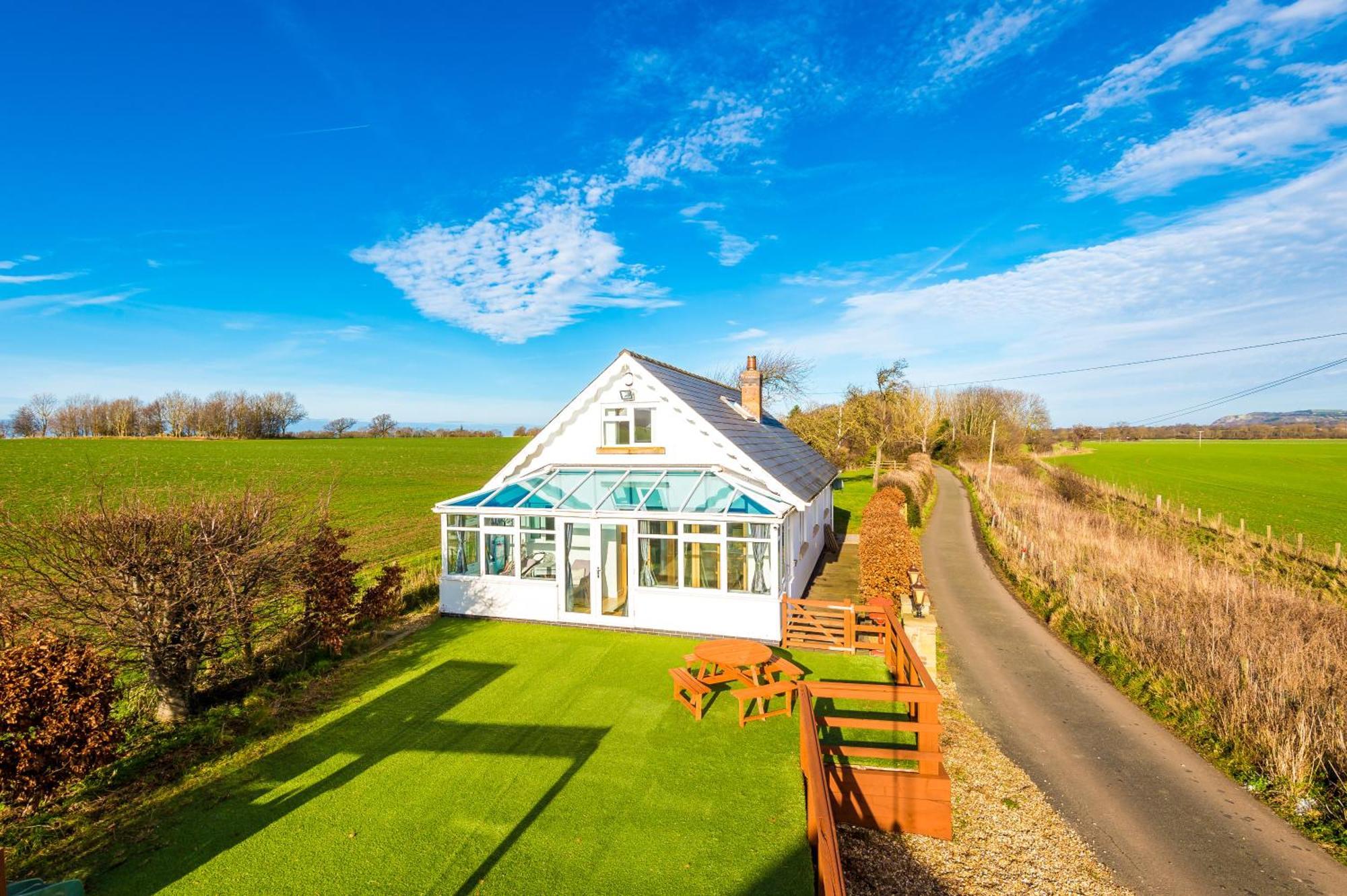 "Woodlands" By Greenstay Serviced Accommodation - Luxury 3 Bed Cottage In North Wales With Stunning Countryside Views & Parking - Close To Glan Clwyd Hospital - The Perfect Choice For Contractors, Business Travellers, Families And Groups Bodelwyddan Exteriér fotografie